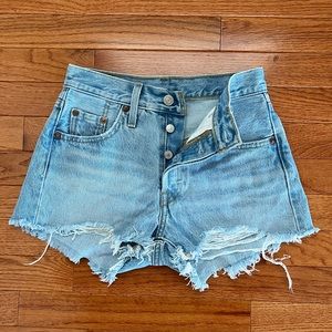 Levi’s 501 Shorts in Luxor Heat Size 23